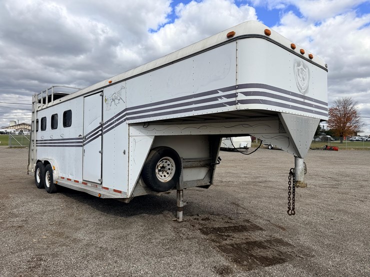 #2153-•-s&s-gooseneck-horse-trailer-image-1