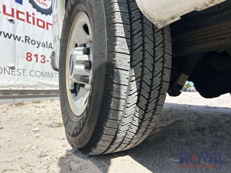 2012-gmc-3500-image-22