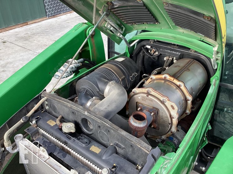 2017-john-deere-4052r-image-11