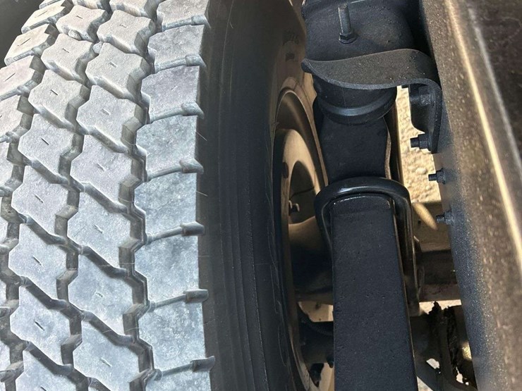 2018-isuzu-ftr-image-18