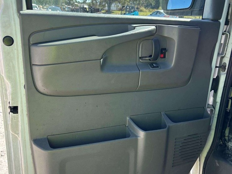 2012-gmc-3500-image-11