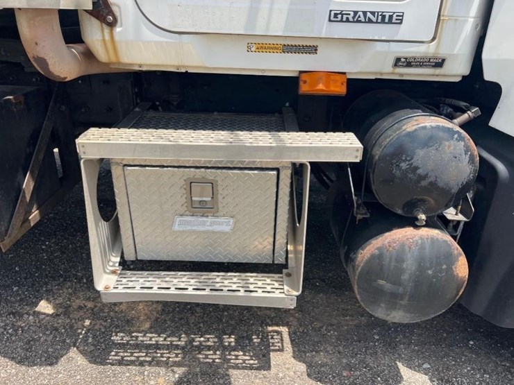 mack-granite-cv713-image-18