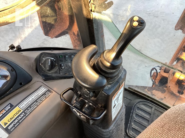 2012-case-580sn-image-17