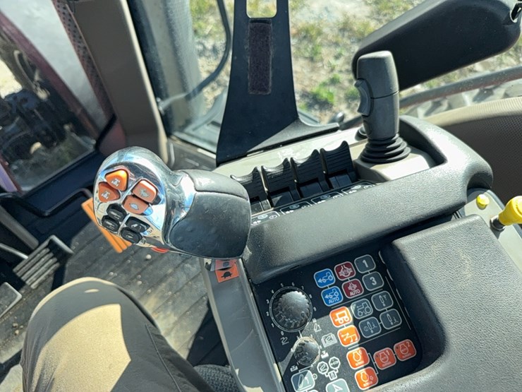 2017-case-ih-magnum-250-image-95