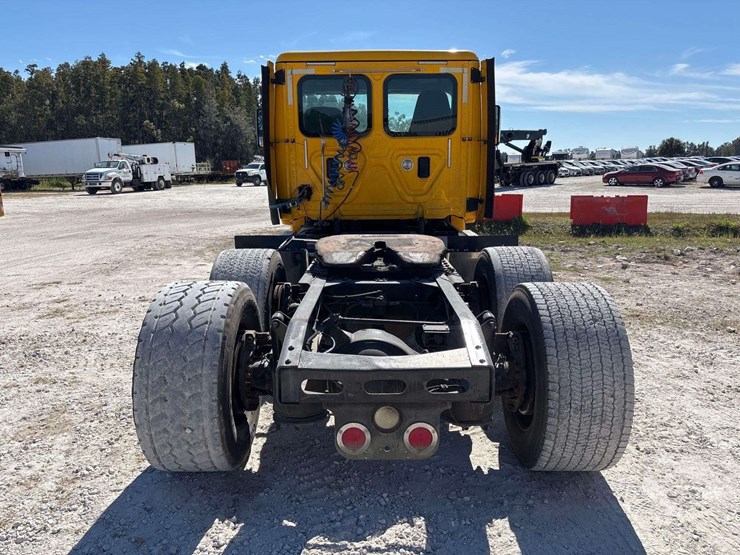 2017-freightliner-cascadia-125-image-31