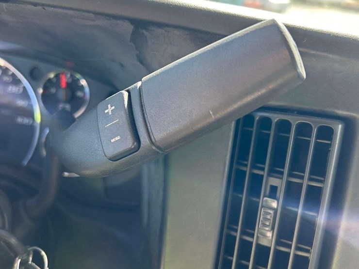 2012-gmc-3500-image-9