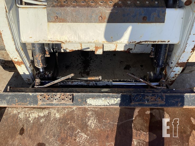 2005-bobcat-t190-image-10