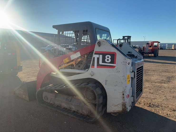 2019-takeuchi-tl8-image-3