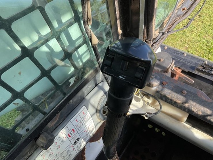 2003-bobcat-s300-image-22