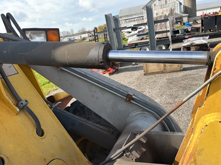 #1401-•-coyote-c14-4-compact-wheel-loader-image-23