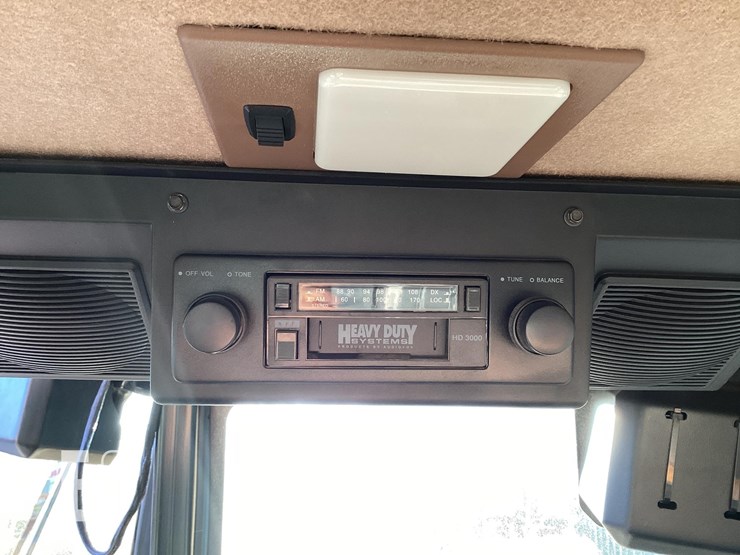 2000-deere-310se-image-18