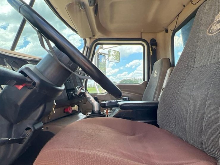 mack-granite-cv713-image-24