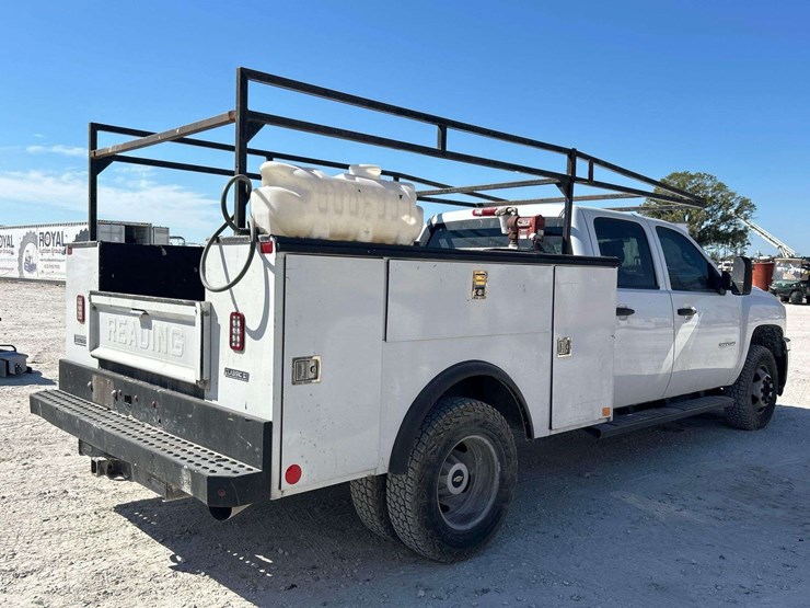 2014-chevrolet-silverado-3500-image-4