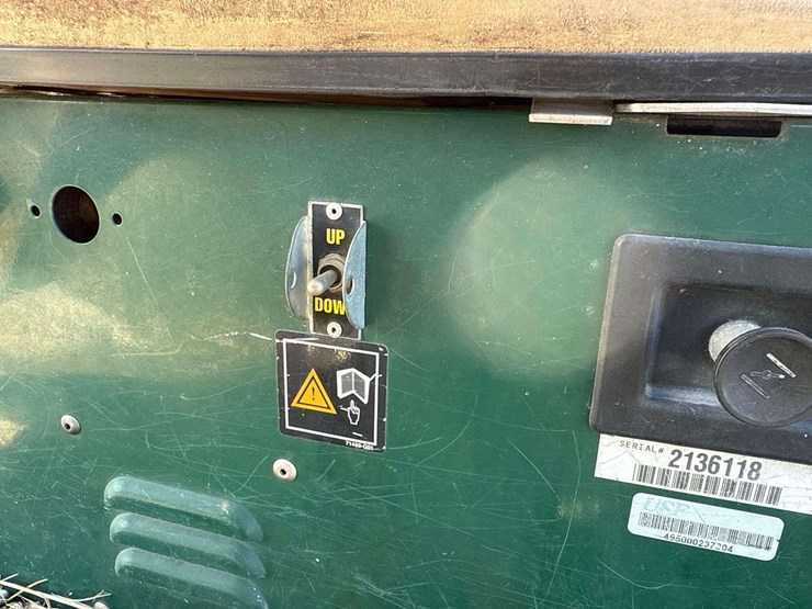 2004-e-z-go-st350-gas-utility-cart-image-6