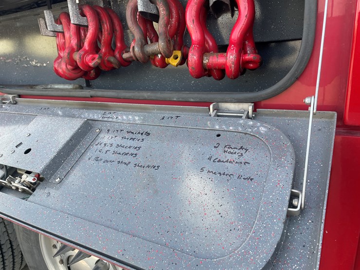 #3822-•-2019-peterbilt-heavy-rotator-truck-(has-mn-title-in-delay,-may-take-6-8-weeks)-image-93