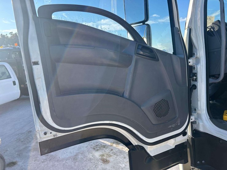 2018-isuzu-ftr-image-21