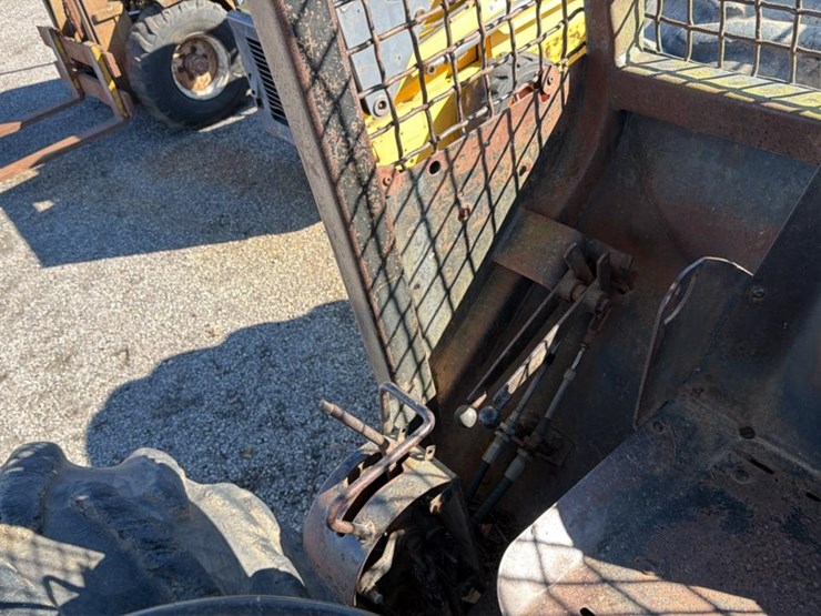 1985-john-deere-640c-image-17