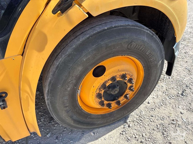 2008-freightliner-b2-image-24