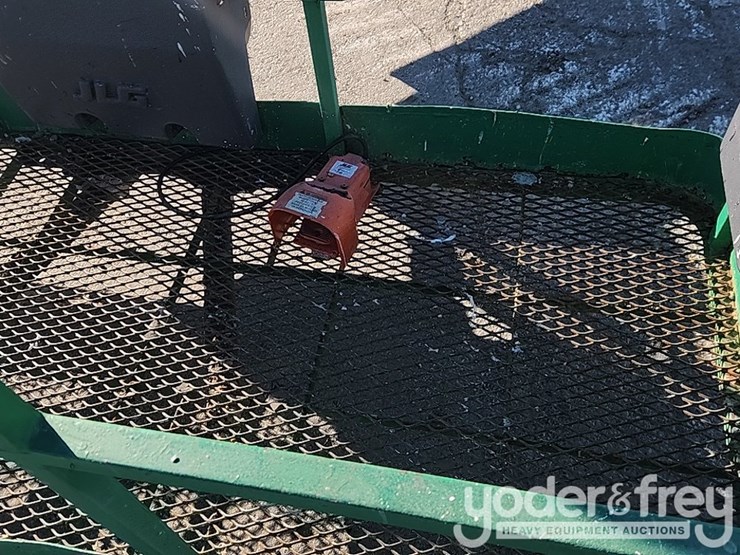 2014-jlg-400s-image-19