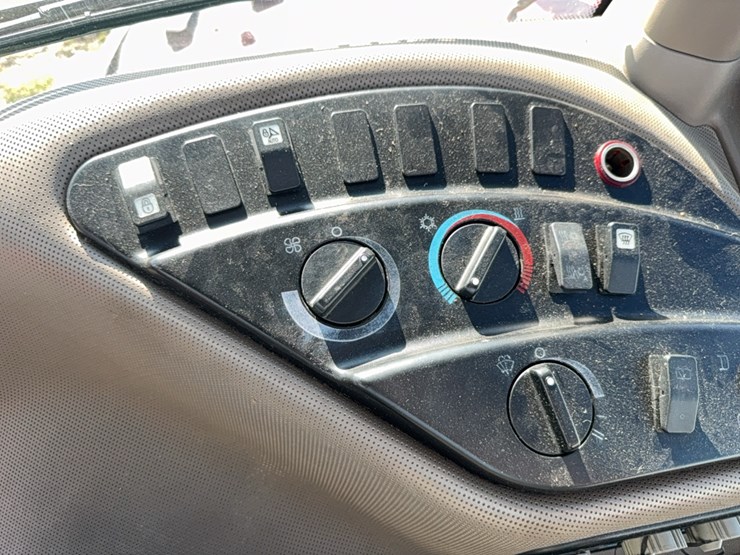 2017-case-ih-magnum-250-image-98