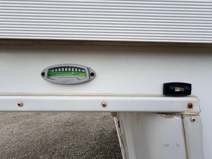 #2250-•-2005-nu-wa-hitchhiker-ii-ls-fifth-wheel-travel-trailer-image-22