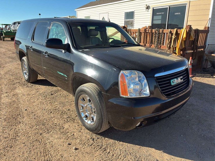 2011-gmc-yukon-xl-image-2