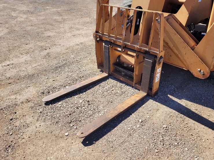 lull-1044c-54-image-2