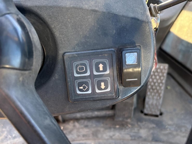 2014-case-721f-xr-image-63