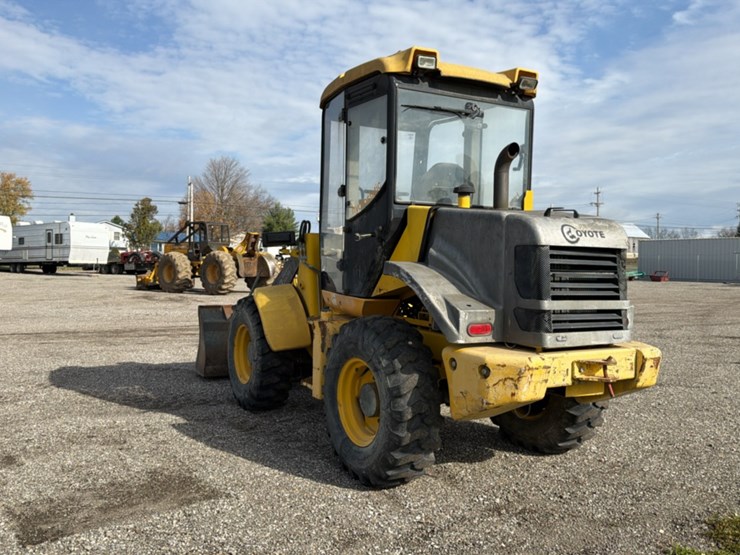 #1401-•-coyote-c14-4-compact-wheel-loader-image-3