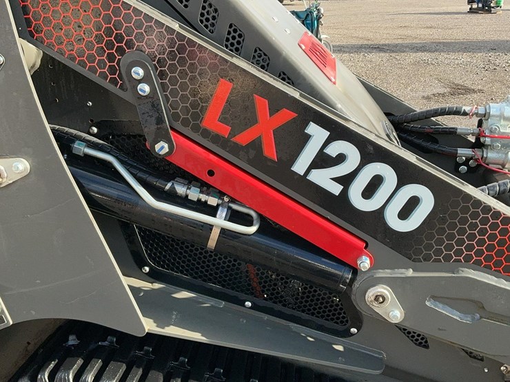 #1050-•-2024-lynx-lx-1200-mini-skid-steer-loader-image-27