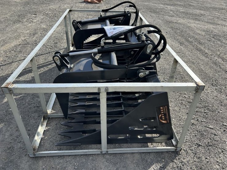 2025-arteer-rgb-84w-grapple-bucket-image-2