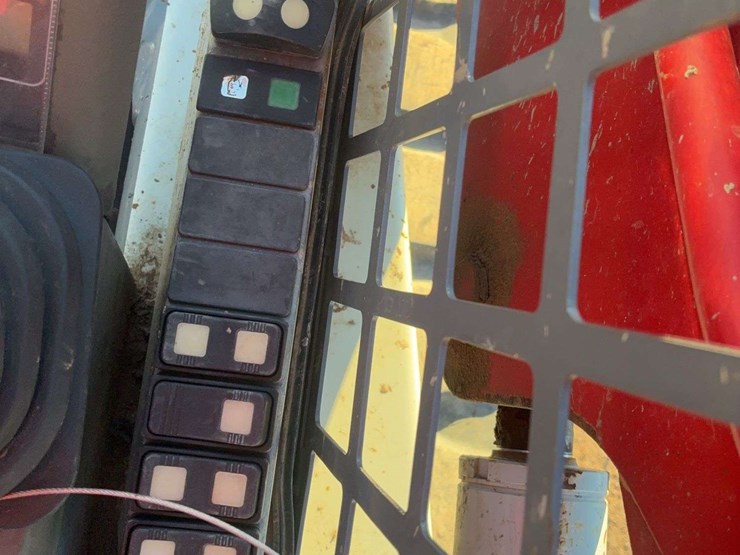 2019-takeuchi-tl8-image-13