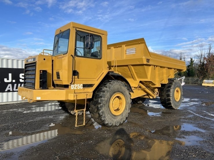 1990-caterpillar-d30d-image-1