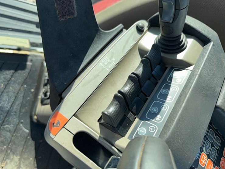 2017-case-ih-magnum-250-image-109