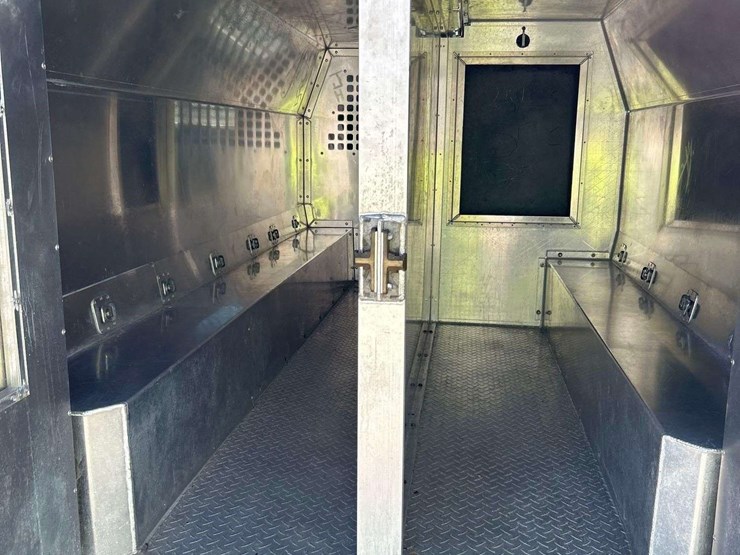 2012-gmc-3500-image-24