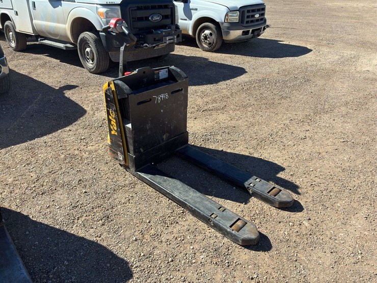 yale-electric-pallet-jack-image-3