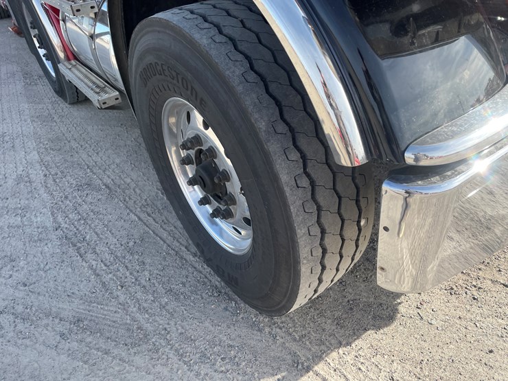 #3824-•-2019-peterbilt-heavy-rotator-(has-mn-title-in-delay,-may-take-6-8-weeks)-image-12