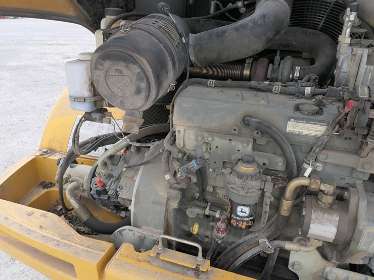 2012-deere-324j-image-15