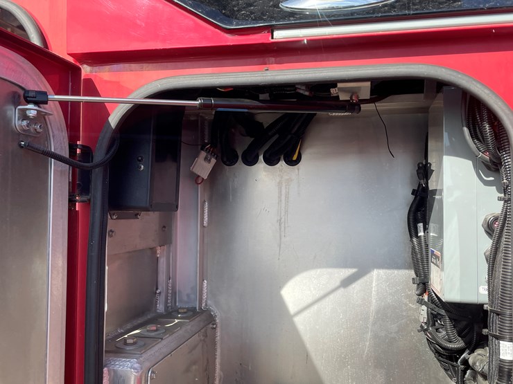 #3824-•-2019-peterbilt-heavy-rotator-(has-mn-title-in-delay,-may-take-6-8-weeks)-image-82