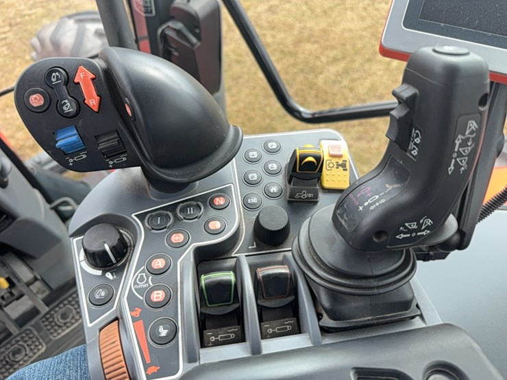 kubota-m7-172-premium-image-84