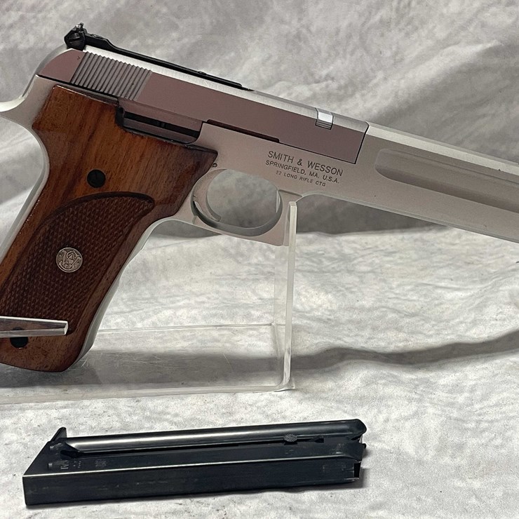 #5190 • Smith & Wesson Model 622, 22 Cal Semi-Auto Pistol, SN: UAC 4299, (Neenah, WI)
