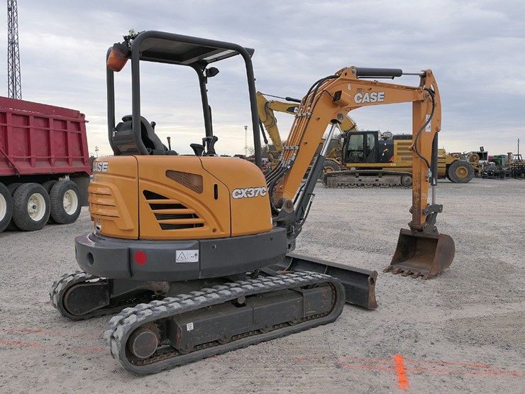 2019-case-cx37c-image-4
