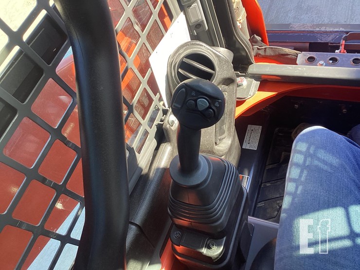 2025-kubota-ssv65-image-15