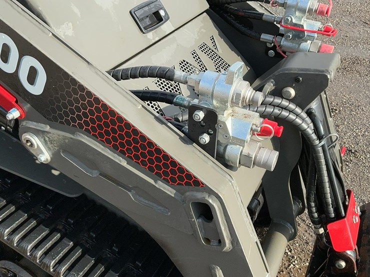 #1050-•-2024-lynx-lx-1200-mini-skid-steer-loader-image-25