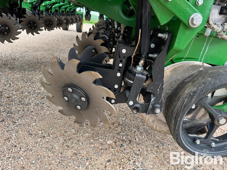 2021-john-deere-1775nt-image-18