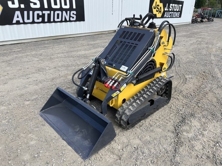 2025-land-hero-ldh-t460-mini-compact-track-loader-image-1