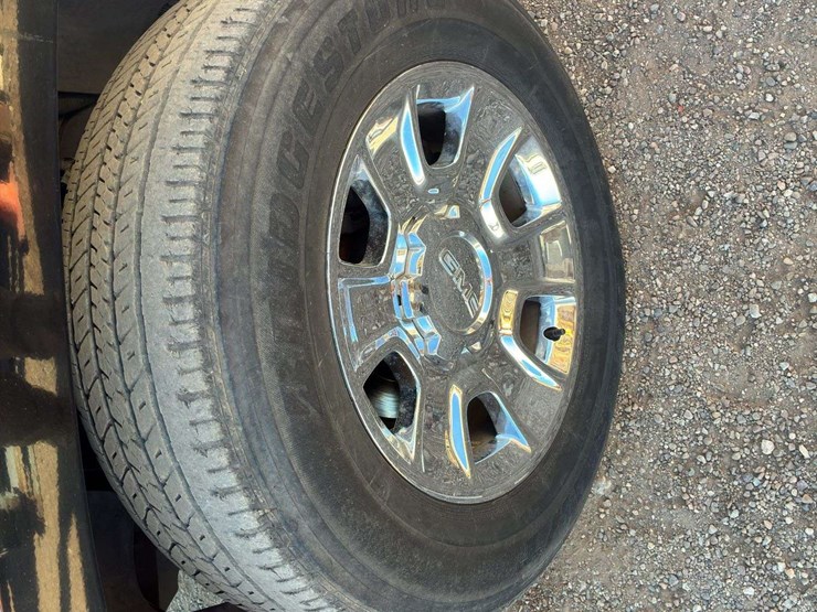 2011-gmc-yukon-xl-image-16