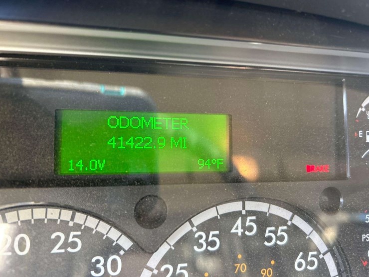 2020-freightliner-m2-106-image-6