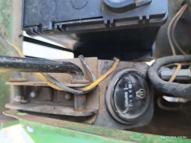 john-deere-330-image-3