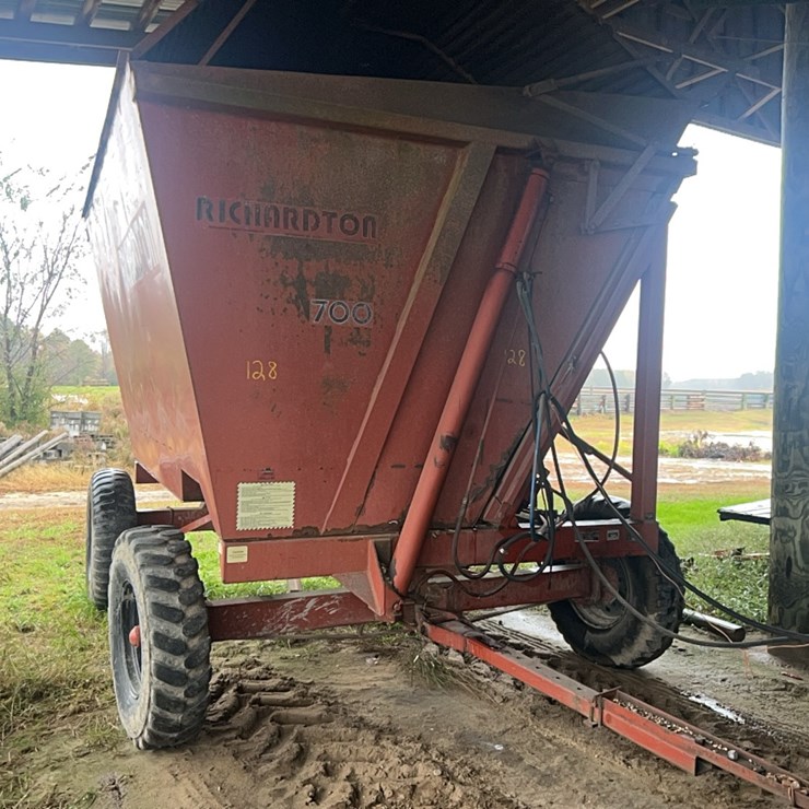 RICHARDSON SILAGE WAGON